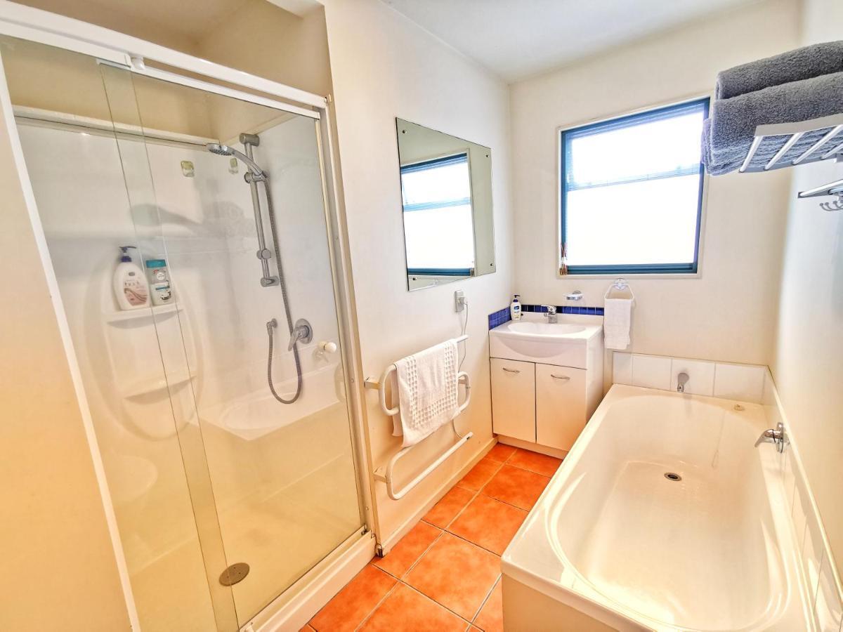 Atarau Grove Holiday House Paraparaumu Kültér fotó